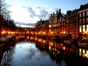 800px-Channel_Amsterdam.JPG