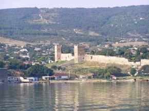 Генуэская крепость на Карантите в Феодосии вид с моря.jpg
